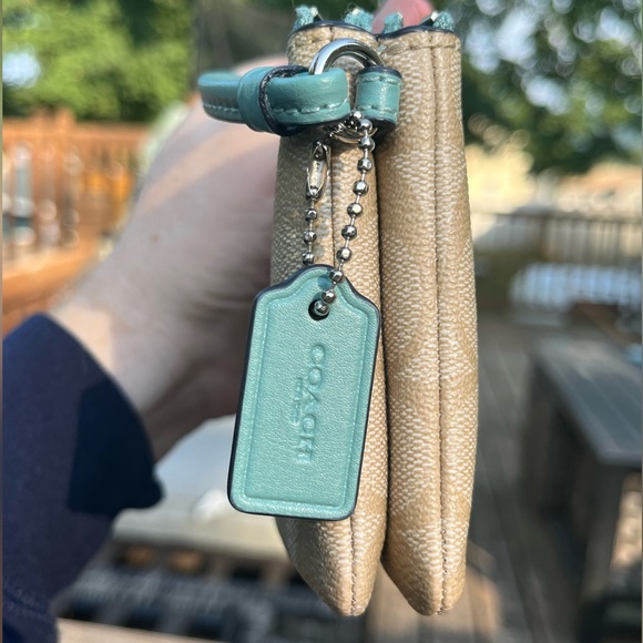 🔥 COACH wristlet signature canvas 🔥 - Picture 7 of 7